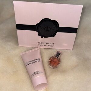 Viktor & Rolf Flowerbomb Gift Set - Pale Pink & Black